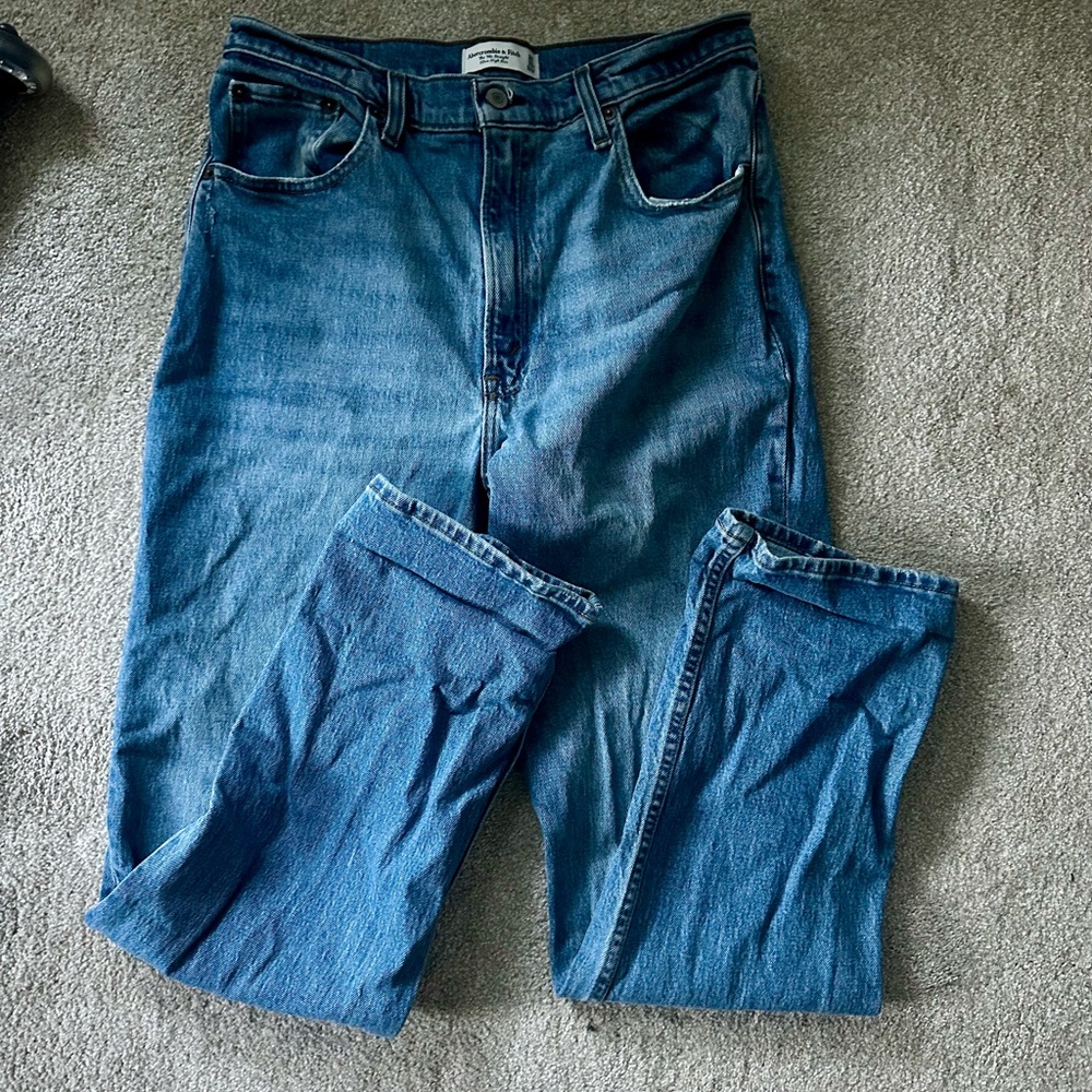 Abercrombie 90s Straight Ultra-High Rise Jean (medium wash)